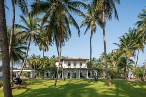 sri-lnaka-kalkudah-beach-house-bawa-tours-travel-main-house-front-view