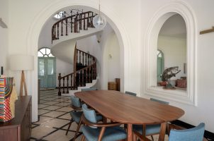 sri-lnaka-kalkudah-beach-house-bawa-tours-travel-main-house-living-area3