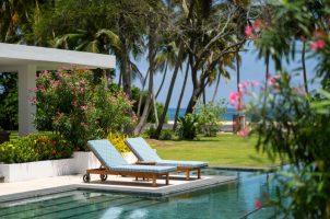 sri-lnaka-kalkudah-beach-house-bawa-tours-travel-swimming-pool3