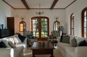 Sri-Lanka-Thotalagala-bawa-tours-lounge