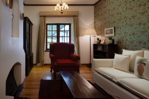 Sri-Lanka-Thotalagala-bawa-tours-travel-Rev-Walter-Senior-Suite-living-room