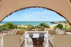 sri-lanka-uga-chena-huts-bawa-tours-travel-Bar-Area-Cropped