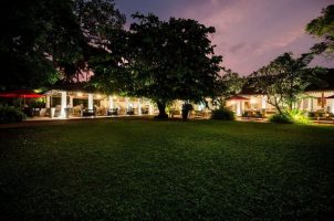 sri-lanka-wallawwa-bawa-tours-travel-garden-atnight