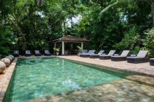 sri-lanka-wallawwa-bawa-tours-travel-swimming-pool
