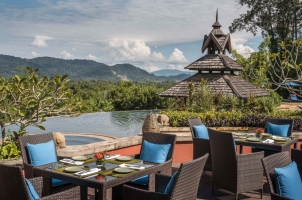 Anantara Golden Triangle - Poolside Dining