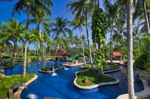 thailand-banyan-tree-phuket-bawa-tours-travel-main-swimming-pool