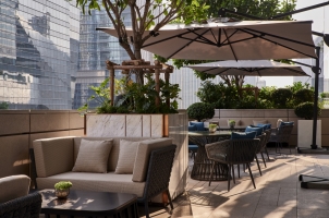 Thailand - Rosewood Bangkok - Brasserie Balcony