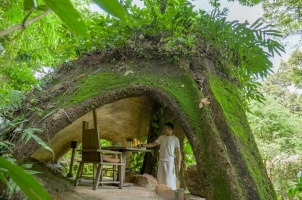 Thailand Soneva Kiri - Mushroom Cave Dining
