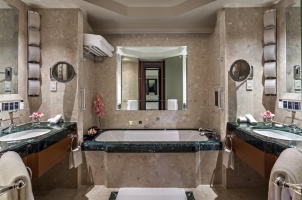 The Peninsula Bangkok - Bathroom