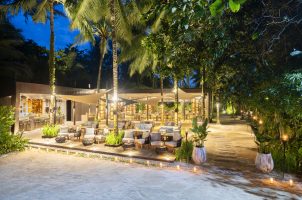 thailand-sarojin-bawa-tours-travel-dining-beach-bar_night1