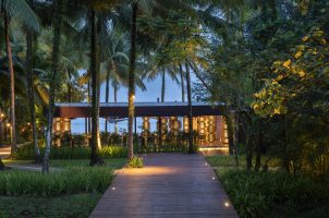 thailand-sarojin-bawa-tours-travel-dining-edge-restaurant1