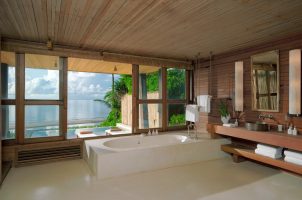 Beachfront-Duplex-Pool-Villa-Bath-tub