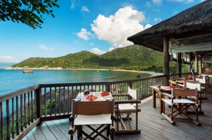 Six Senses Ning Van Bay - Dining by the Bay