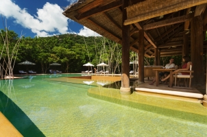 Six Senses Ning Van Bay - Dining by the Pool