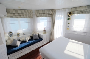 Vietnam The Au Co Cruise - Suite bedroom