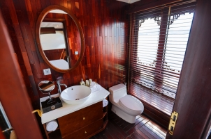 Vietnam The Au Co Cruise - Grand Deluxe Cabin Bathroom