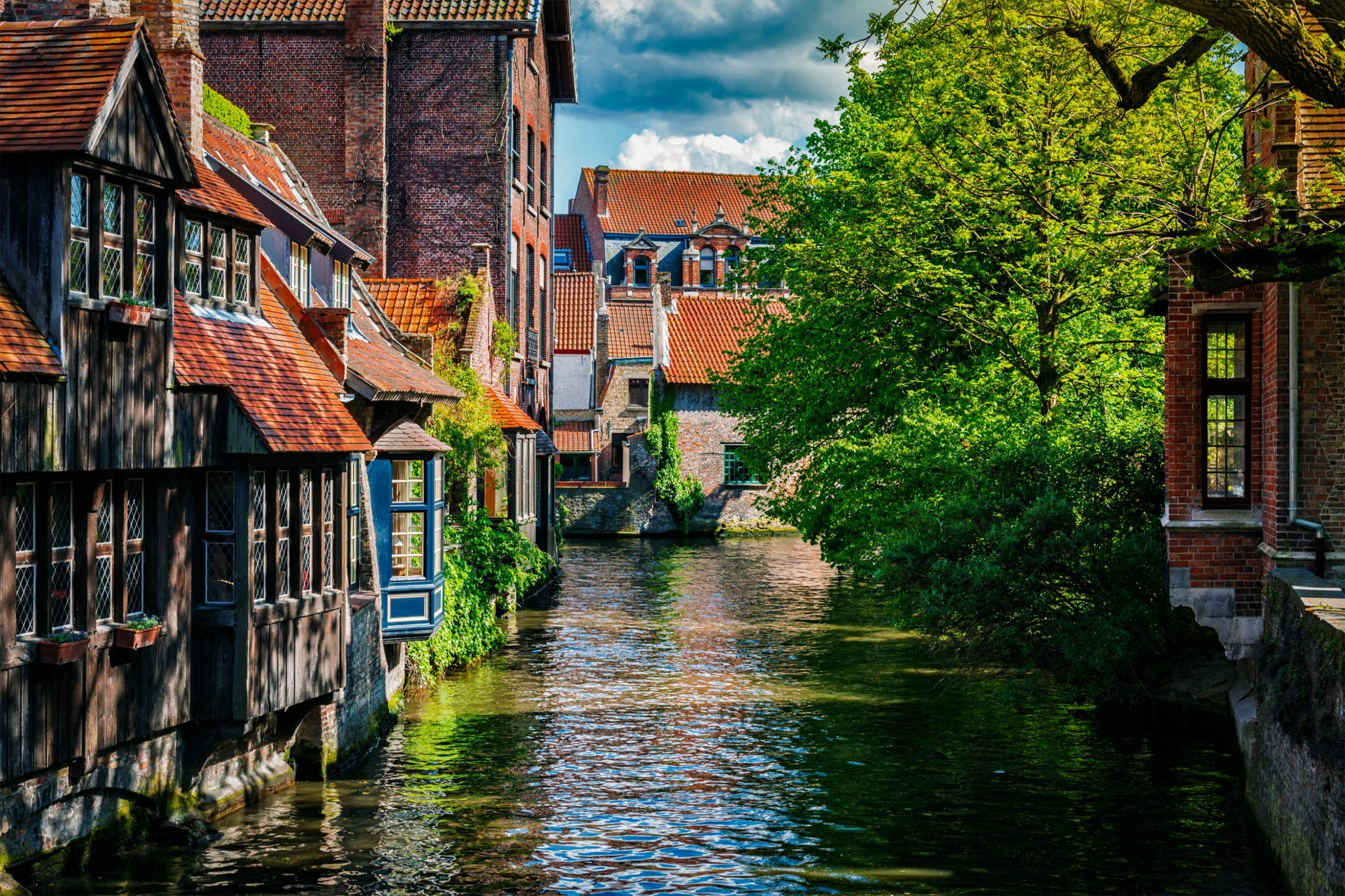 Canal and medieval houses in bruges